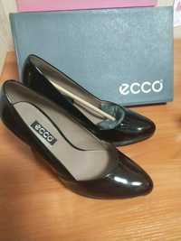 Женские кожаные лакированные туфли 37 размер. Ecco