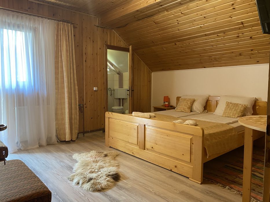 Pensiune, Cabana de inchiriat, Porumbacu de Sus Valea Zanelor.