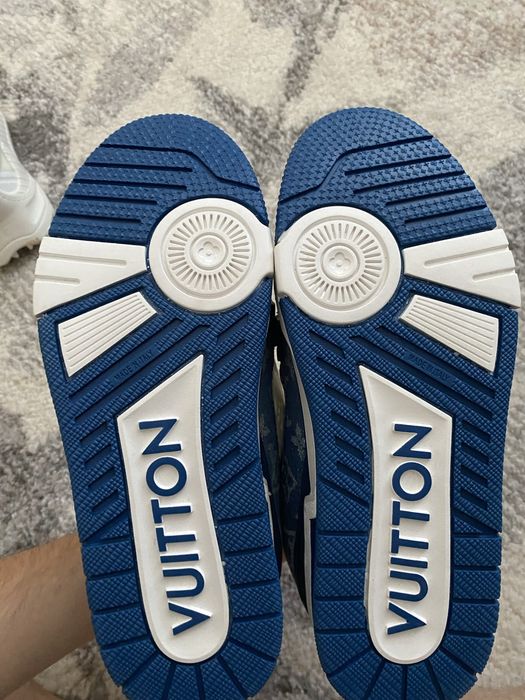 vand adidasi LV marimea 43