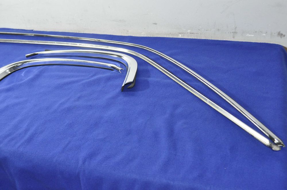 Молдинг кузова BMW 7 серия E32  комплект 4шт отличное состояние