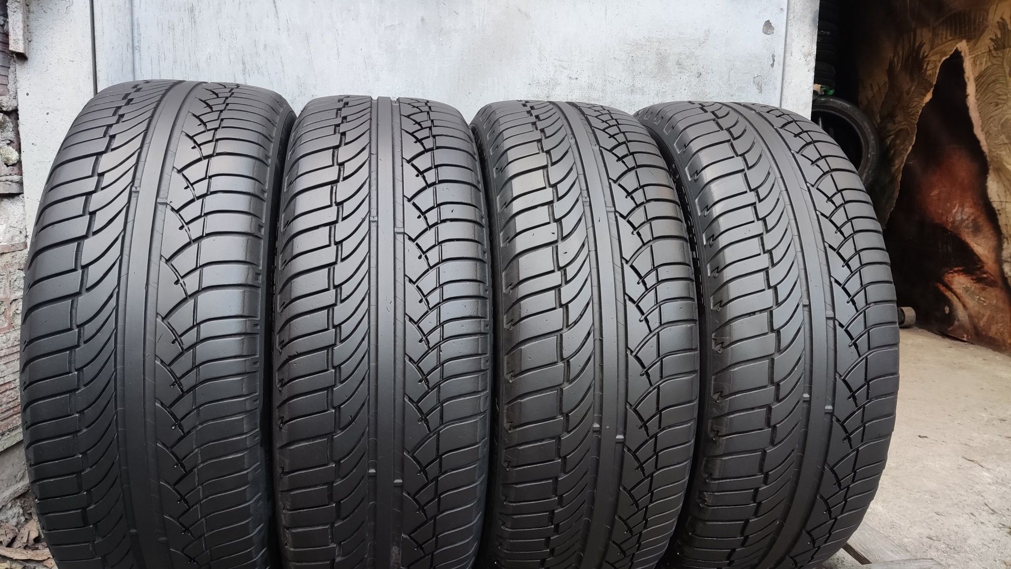 4бр гуми 225/55/18 Michelin Latitude Diamaris, 98V, XL extra load 
6.7