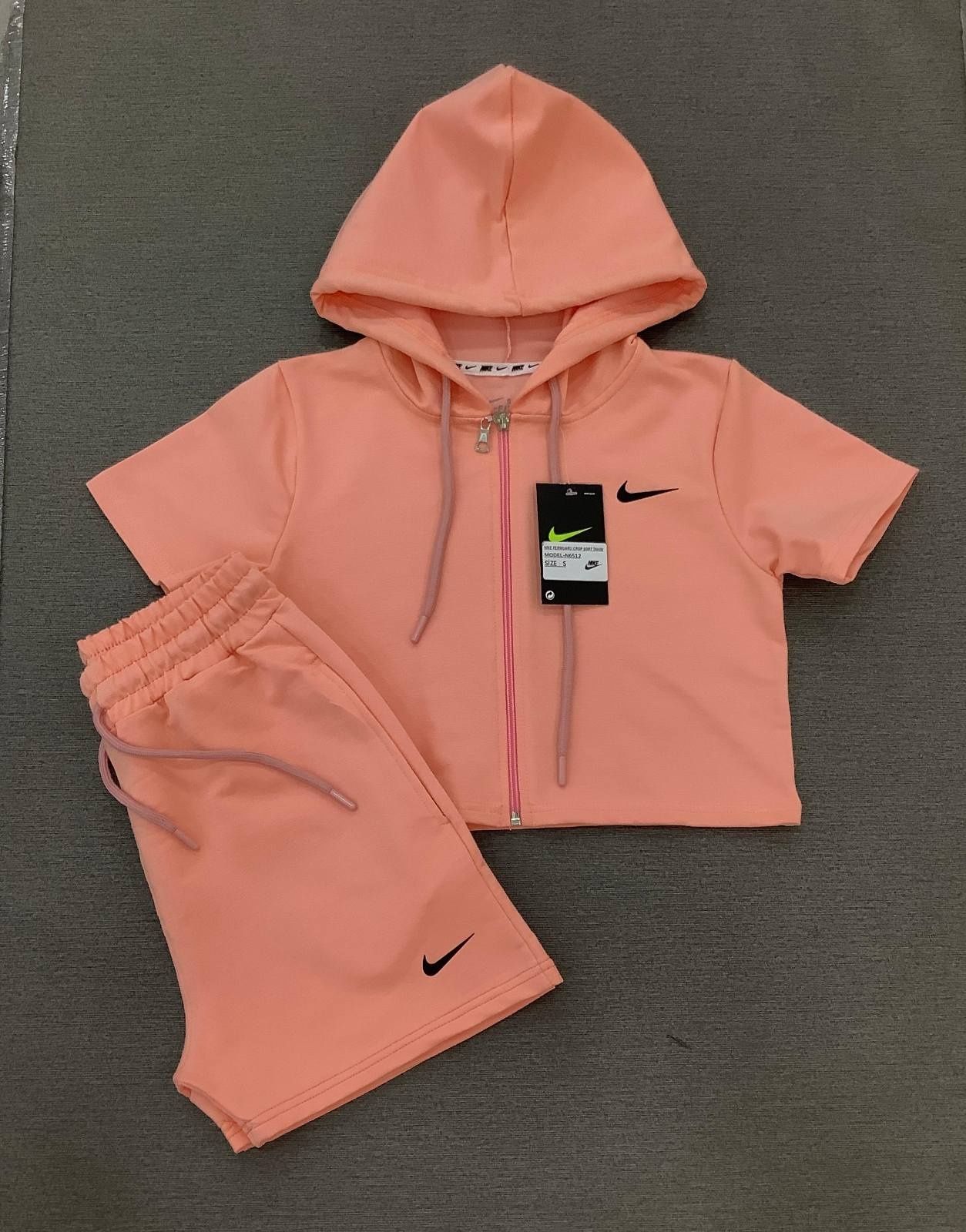 Женски екипи Nike