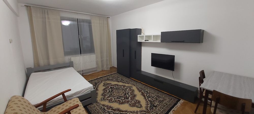 Apartament 2 camere de închiriat bloc renovat