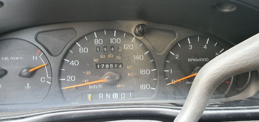 Ford Taurus 1998 года объем 3 литра.