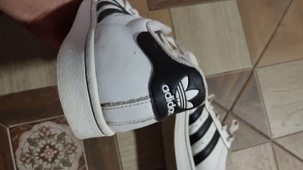 Vând sau schimb papuci adidas superstar