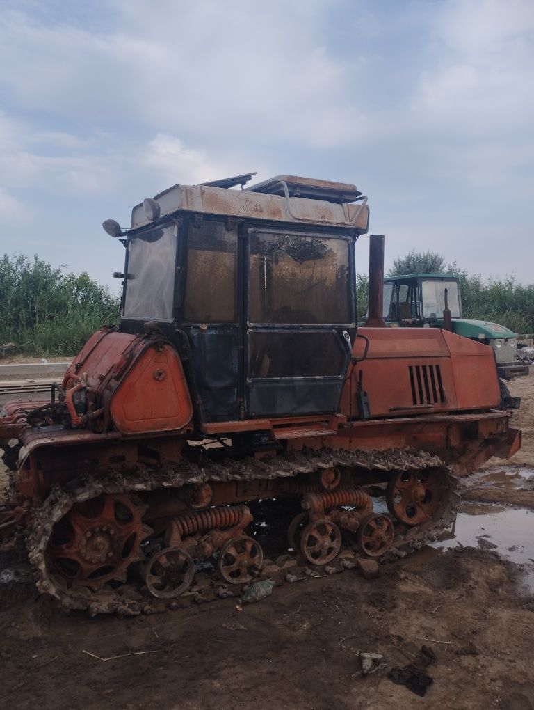 Вт-150 ва ер текислагич сотилади