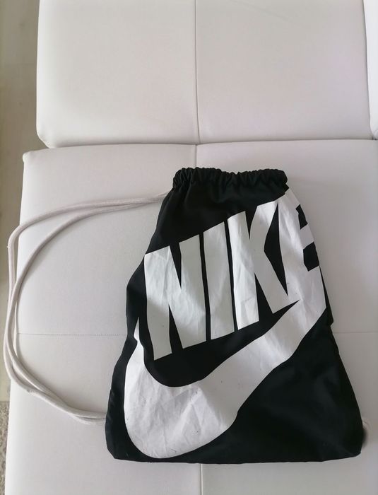 Vând rucsac Nike sport,pentru activități sportive și recreere,stare ok