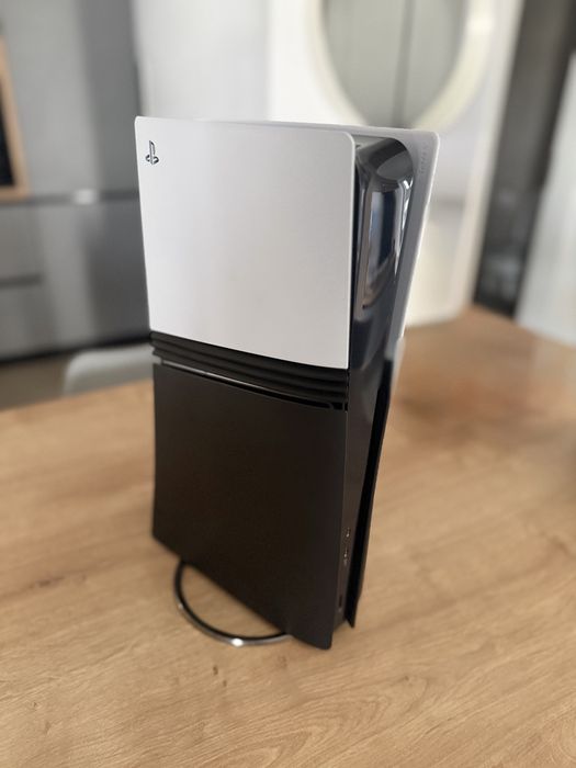 PS5 Pro Disc Edition Full Set Black & White/2controller/Fifa23/25 !