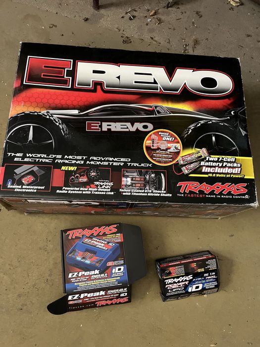 EREVO TRAXXAS спортна количка с дестанционно