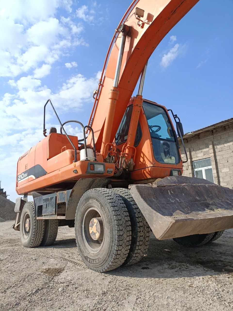 Продаётся срочно Экскаватор марка DOOSAN 210