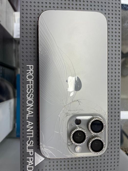 iPhone 16 pro. 256 гб