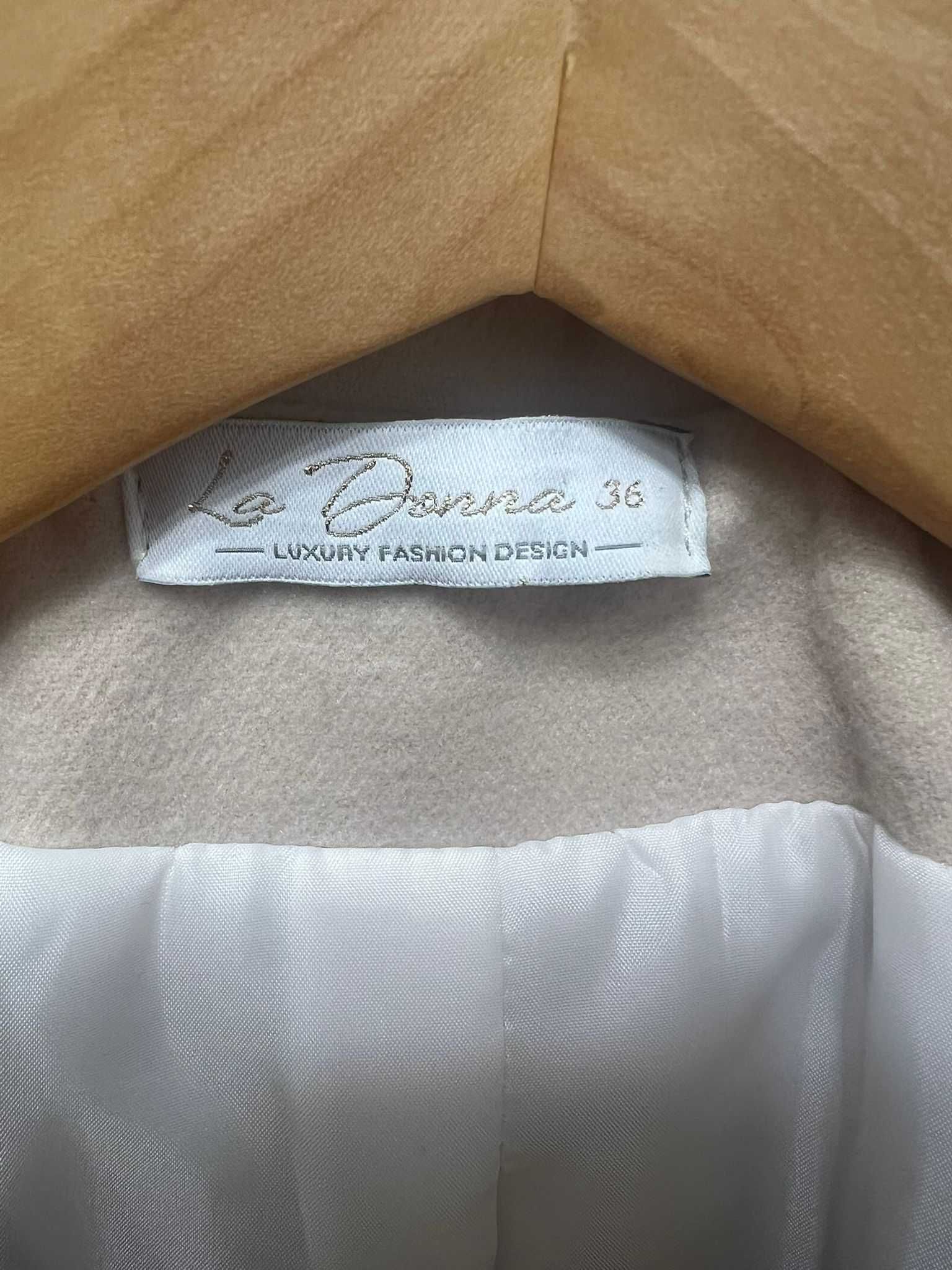 Palton dama roz pudra La Donna din stofa cu broderie manuala