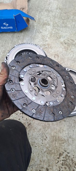 Kit ambreiaj volanta cu masa dubla vw Golf 6 1.6 TDI cayc Sachs noua