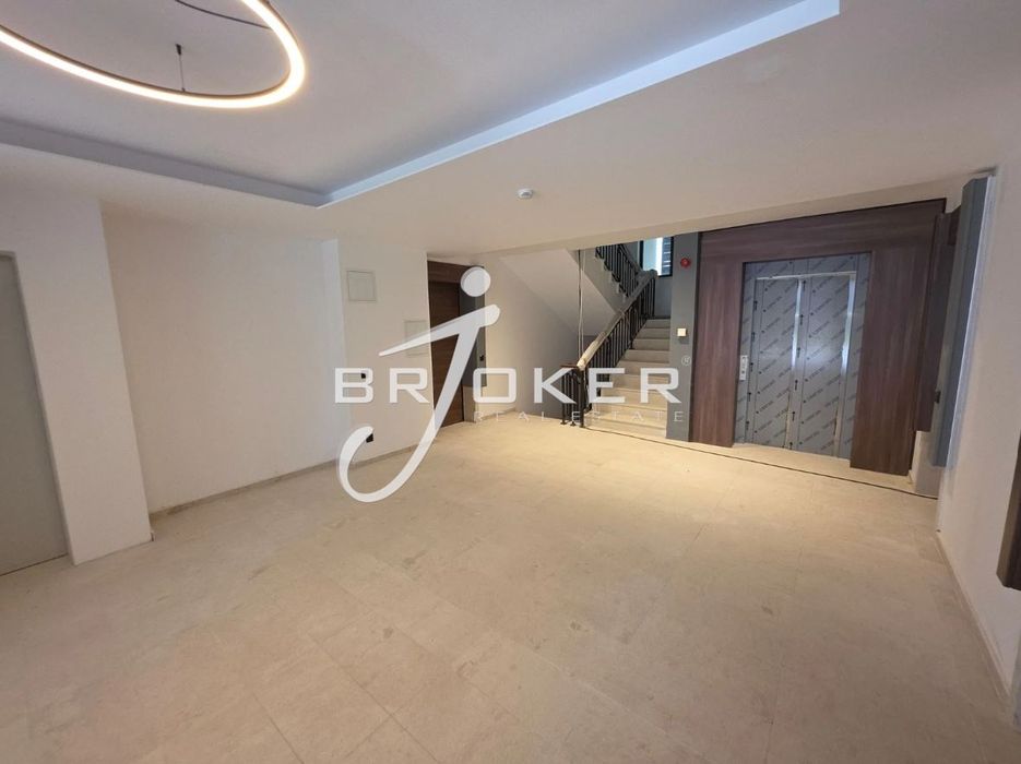 Продава се Тристаен апартамент в София, Горна баня - 177 кв.м за 1780 €/кв.м - Снимка #4