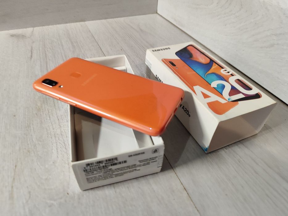 Samsung A20e Като нов !