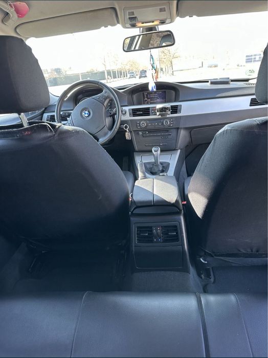 Vand sau schimb Bmw e90 318i an 2011