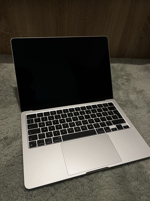 MacBook Air 13.6” M2 (2022) — Silver , 8GB / 256GB SSD, Baterie 100%