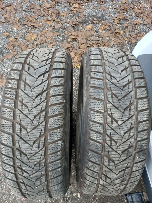 2 cauciucuri iarnă VREDESTEIN 215/60 R15- an 2018