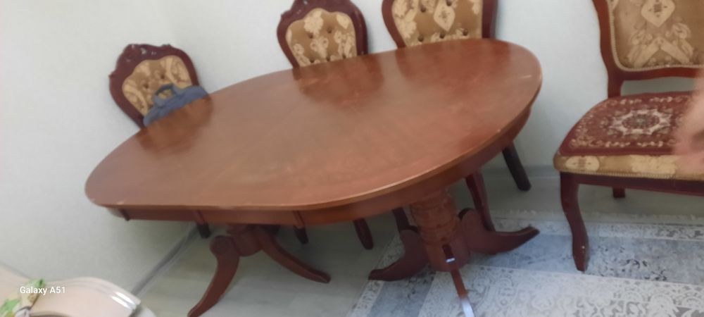 Продам деревянный стол(Малайзия),в комплекте с 6 стульями.