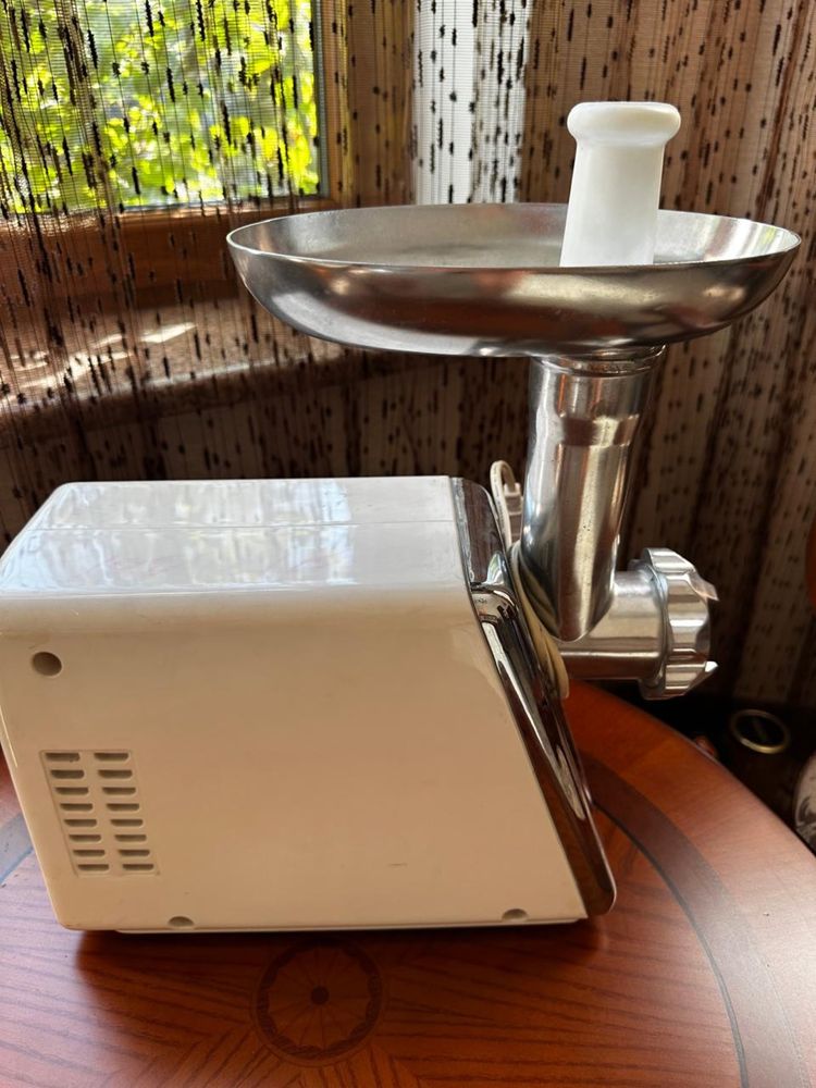 Электромясорубка AVA 1200W