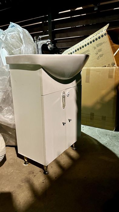 Vand chiuveta baie cu dulap