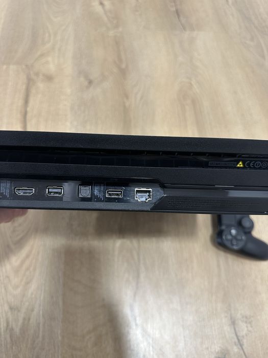 Vând Ps4 Pro 1 Tb MODAT în stare excelentă