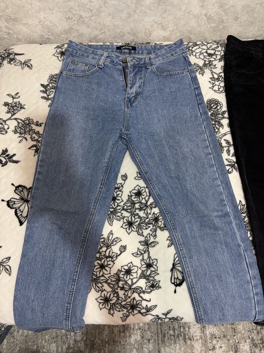 Продам голубые джинсы