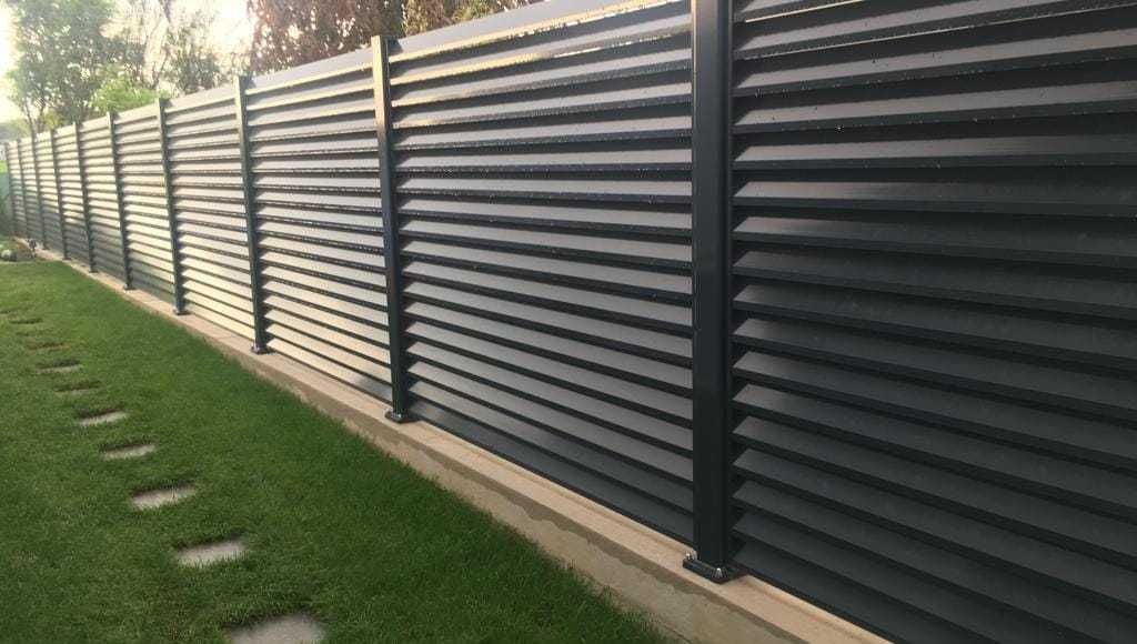 Garduri si porti stil jaluzea, sipca metalica, tabla cutata