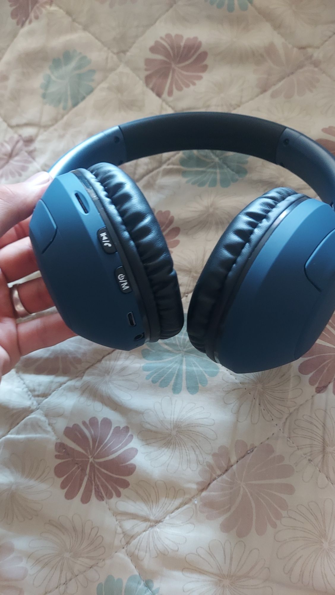 Продам Bluetooth наушники, в отличном состоянии
