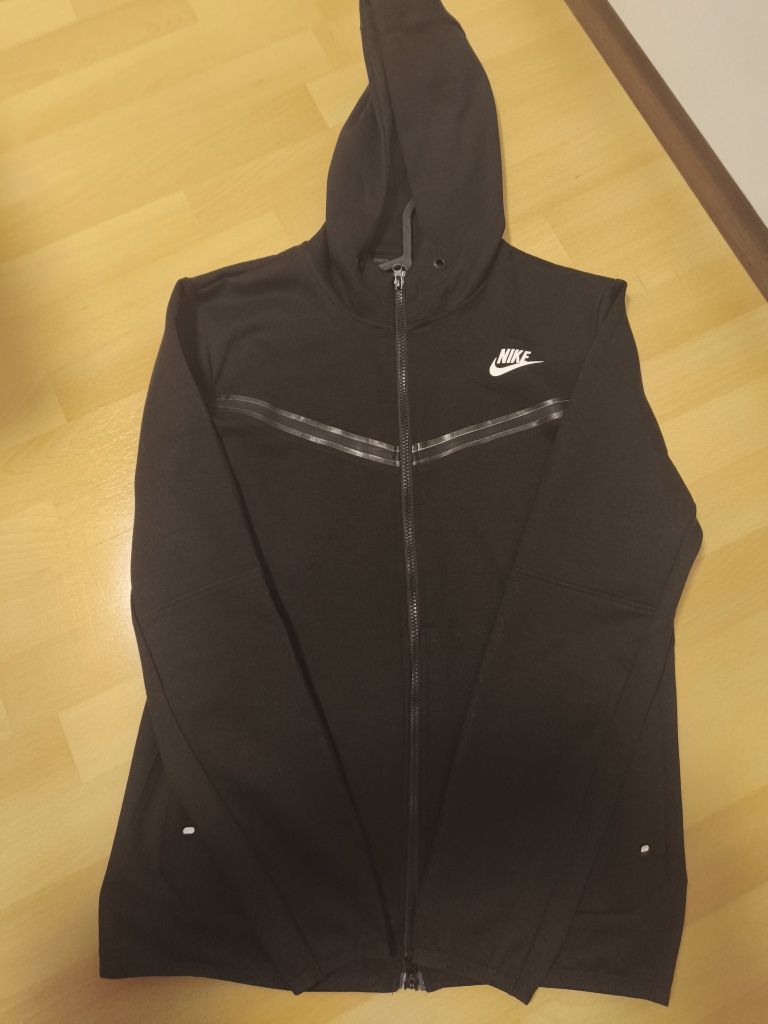 Nike Tech горнище ( запазен, необличан , чисто нов)
