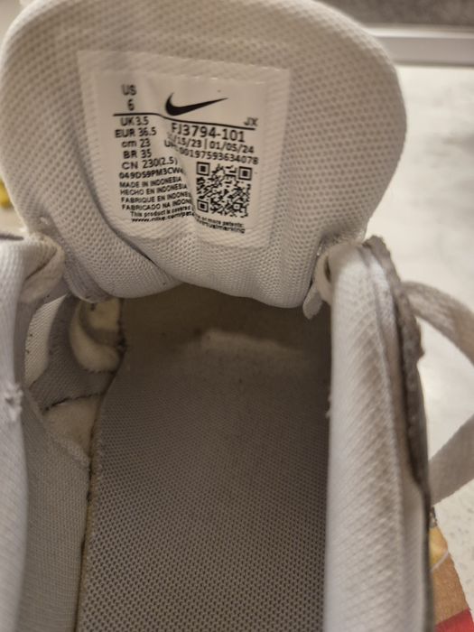 Маратонки NIKE, номер 36,5.