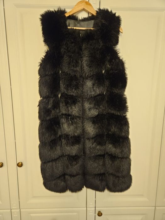 Vesta blana artificiala