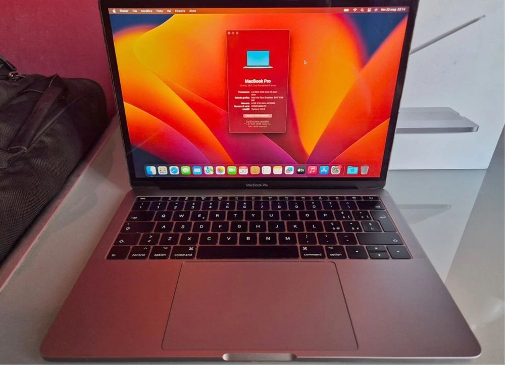 MacBook Pro  13,3 Retina Display