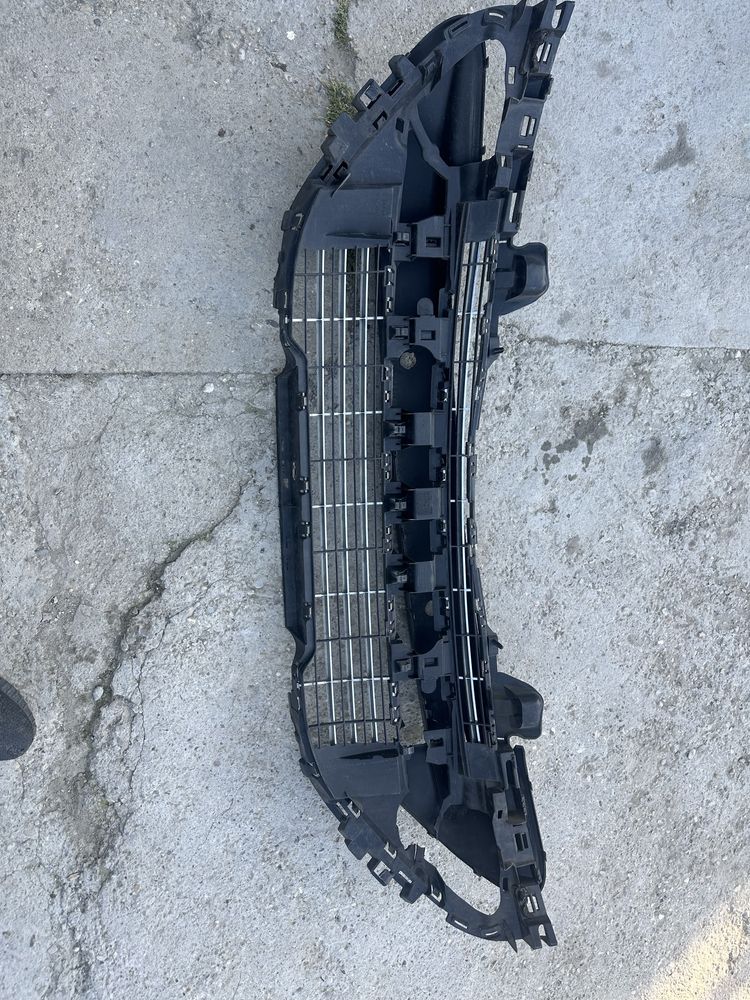 Grilă bară față peugeot 308.