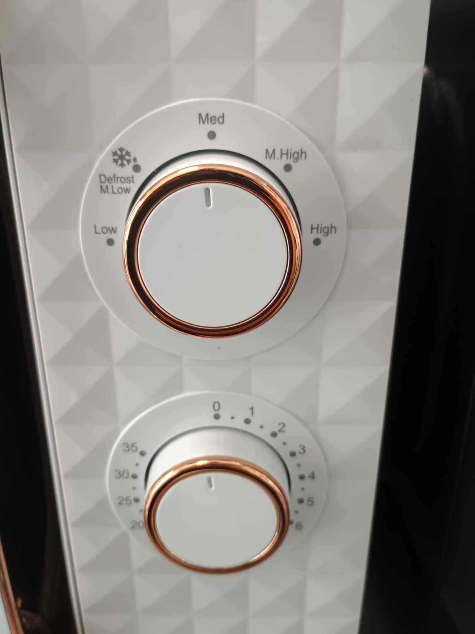Чисто нова Микровълнова фурна Finlux 20 литра 700 W 2 години гаранция