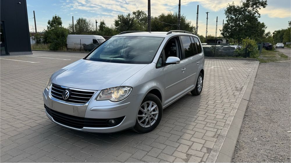 VW Touran Facelift an 2008 2.0 Diesel 140cp 2750€