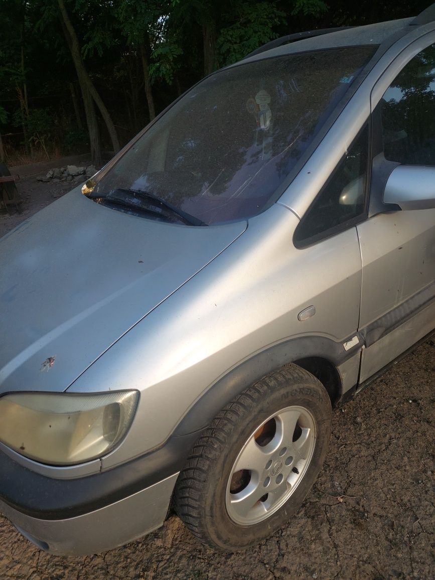 Vand Opel Zafira an 2002 cu motor 1.9 pentru piese schimb