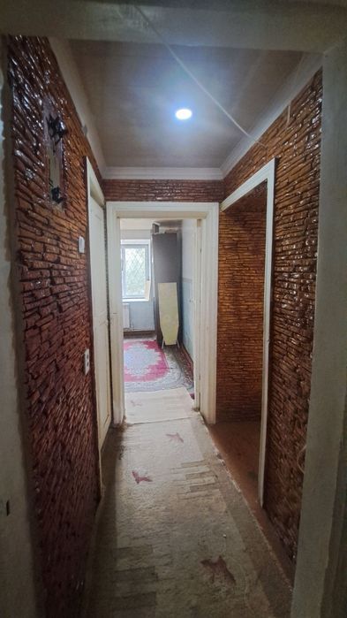 Чирчик шахри 
Троицкий
1-хона 1-этаж 
Квартира Ижарага Берилади атап