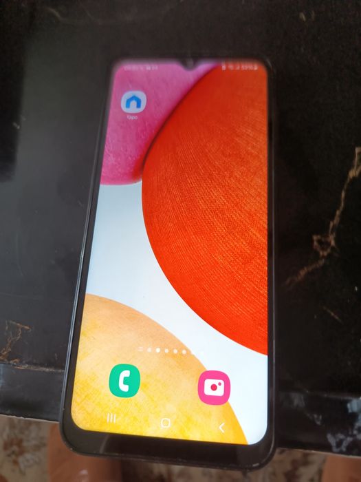 Продавам смартфон Самсунг Galaxi A14   в комплект с безжични слушалки