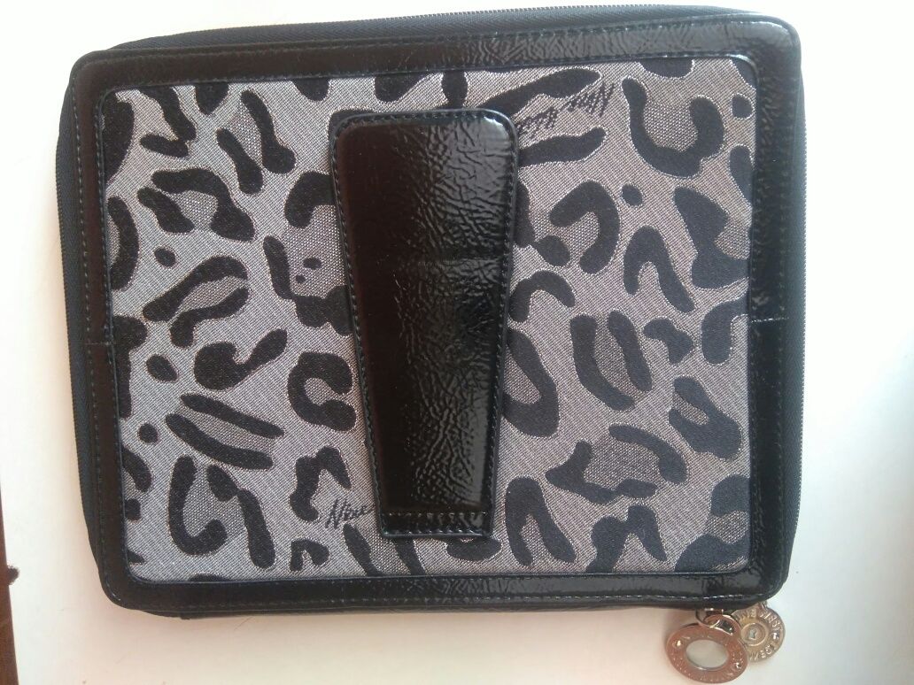 Suport tableta/iPad luxury Nine West