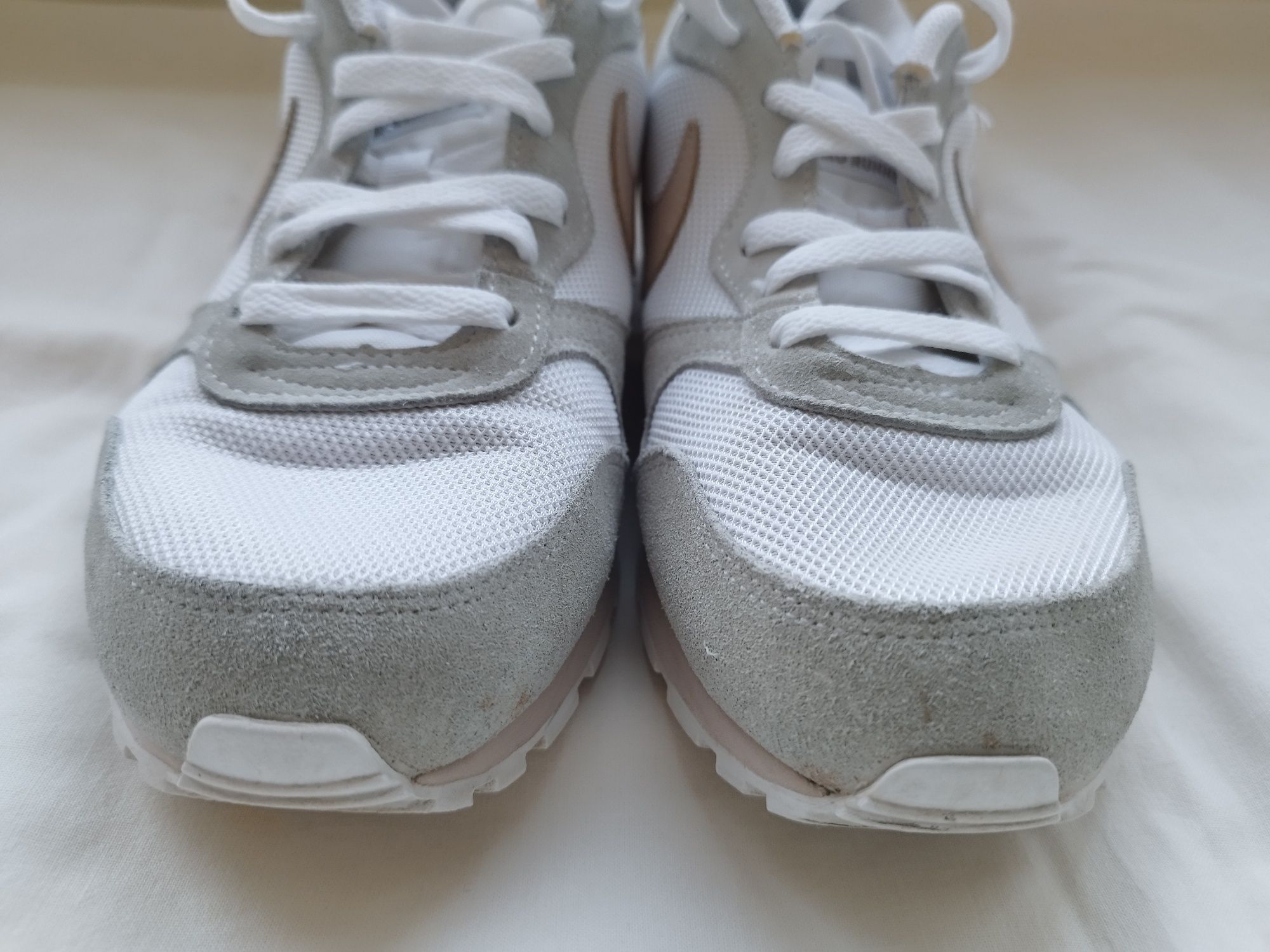 Маратонки Nike  и Adidas