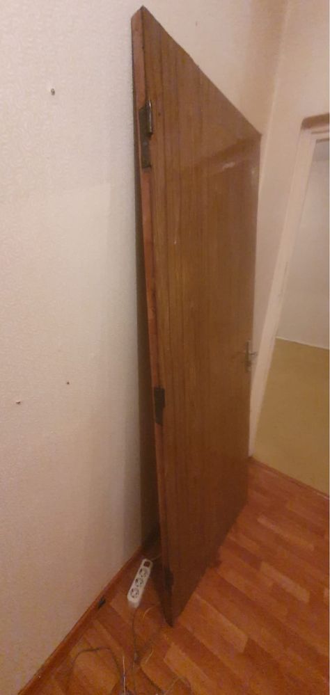 Продается входная деревянная дверь