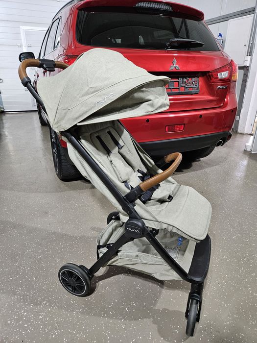 Carucior ultracompact pentru bebelusi, cu pliere automata Nuna TRVL