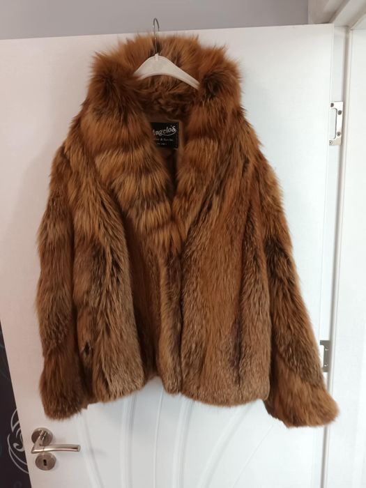 Продавам палто от лисица