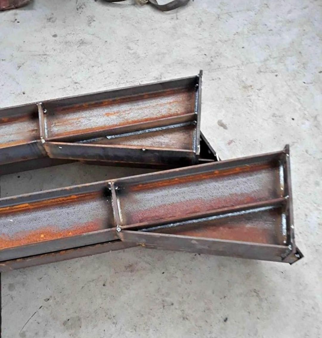 Vand hale si structuri metalice la pret de producator