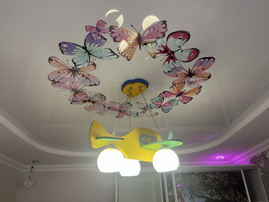 Продам люстру детскую