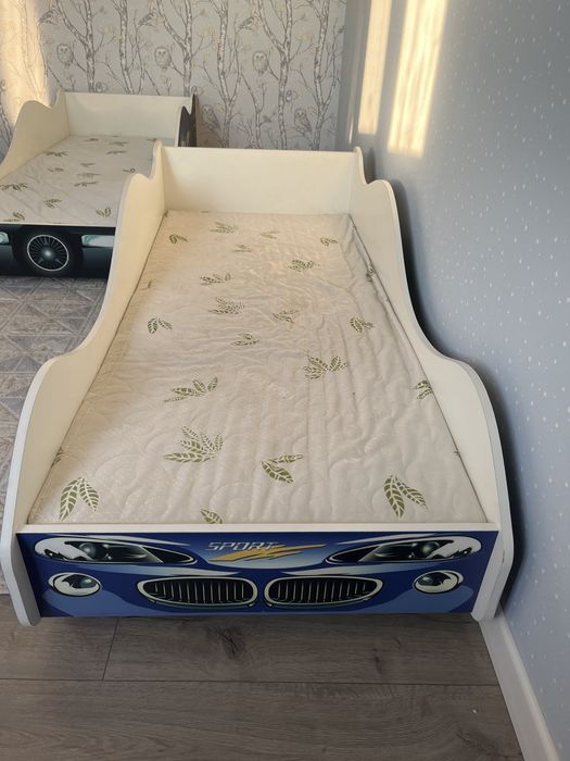 Машина диван с матрасами и новый