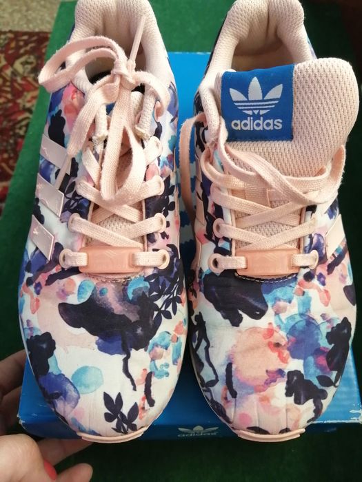 Продам детские кроссовки Adidas originals