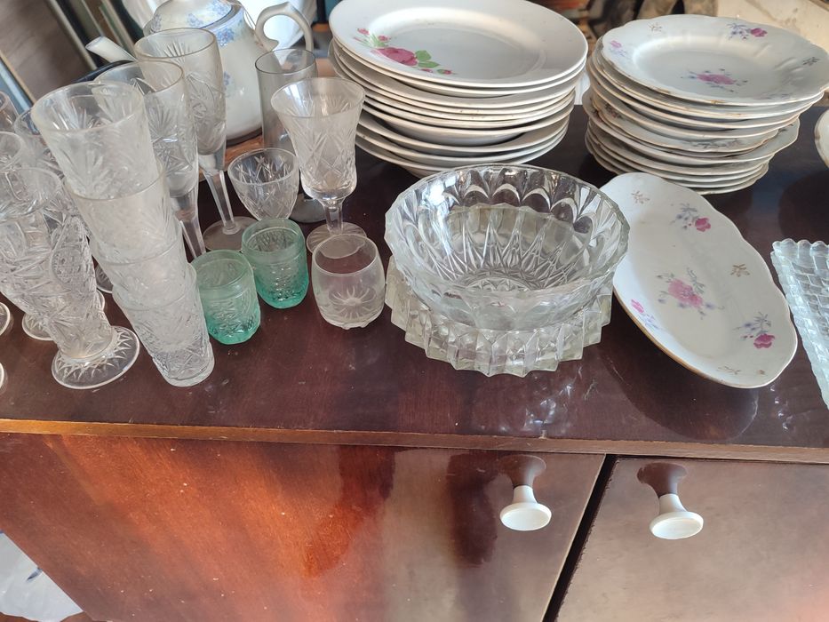 Посуда тарелки стаканы 1000