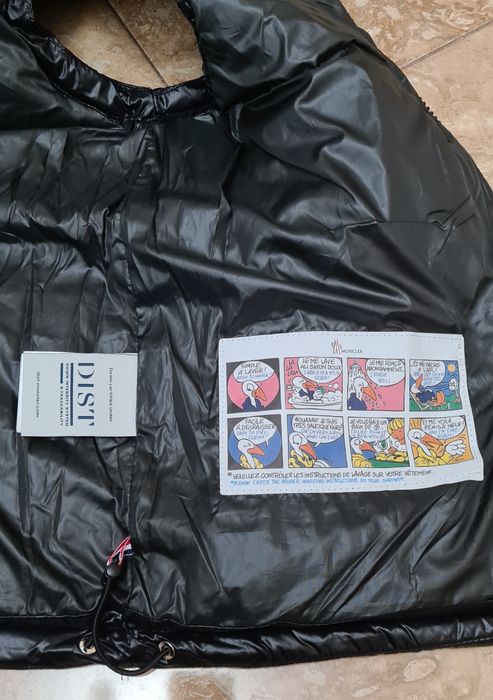 Vand vesta moncler neagra lucioasa